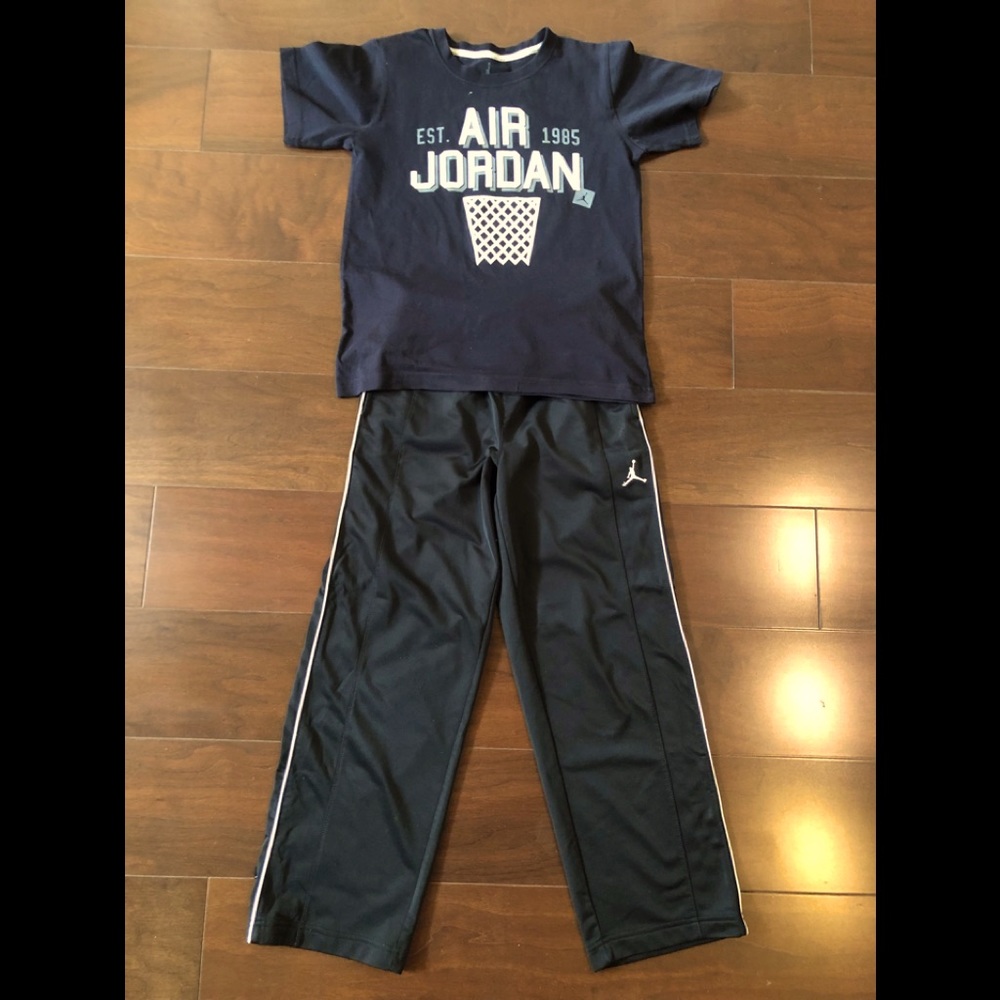 🌟Jordan Sweatpants W/Free T-Shirt